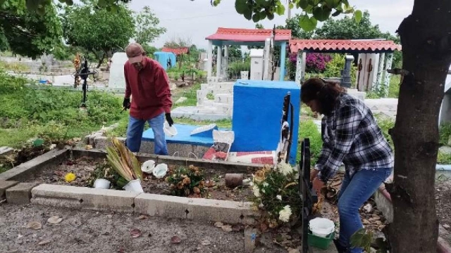 La brigada realizó labores en el panteón del poblado de Xalostoc.