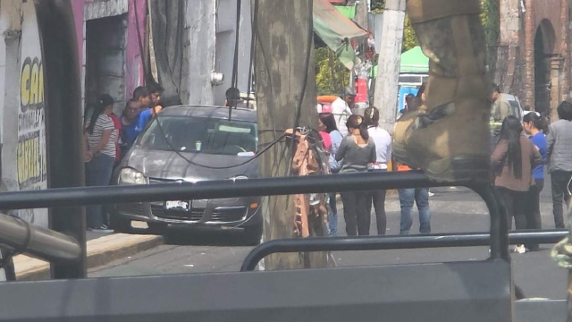 Uno de los jóvenes quedó sin vida en el interior del automóvil.