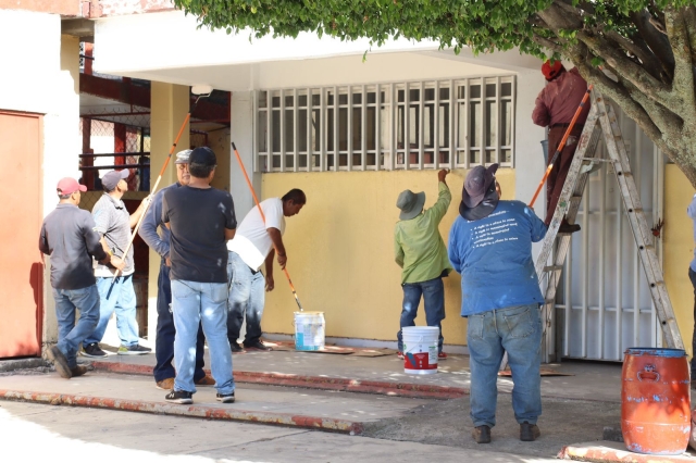 Alcalde Rafael Reyes encabeza jornada de pintura en  escuela secundaria técnica 39 de Jiutepec