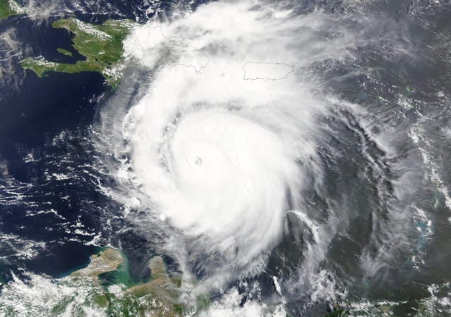 Alerta naranja en Quintana Roo ante la llegada del huracán Beryl