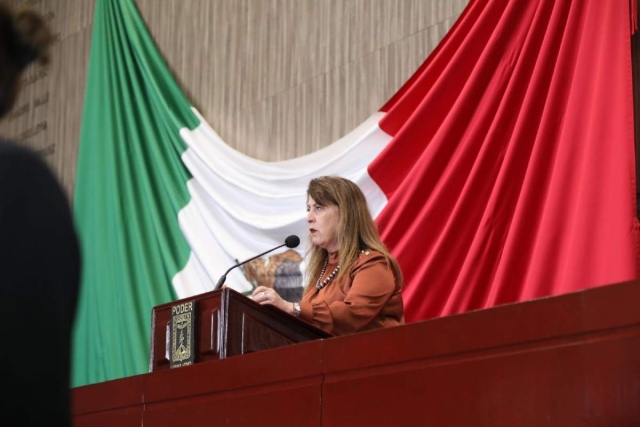 La gobernadora Margarita González Saravia fue invitada de honor en la sesión de este domingo en el Congreso. 