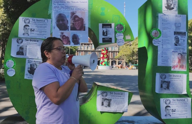 Colocan colectivos feministas tendedero de deudores alimentarios
