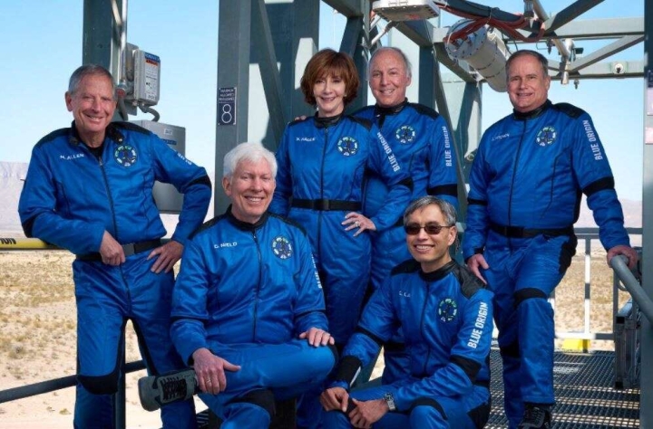 Blue Origin realiza con éxito su cuarto vuelo tripulado de turismo espacial