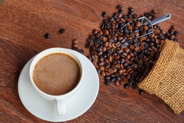El café podría reducir probabilidad de contagio de COVID.