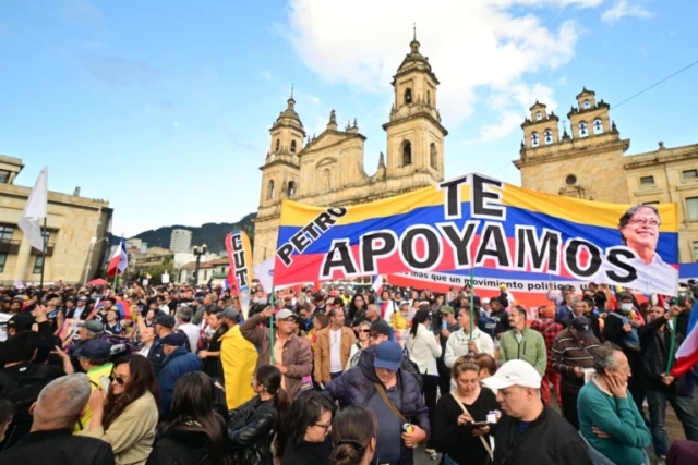 Miles marchan en Bogotá respaldando a Petro ante tensiones con Trump