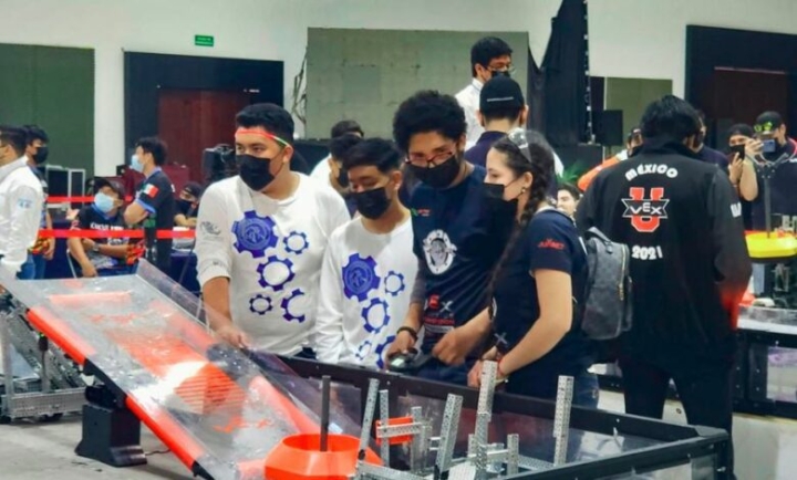 Estudiantes mexicanos participan en el Campeonato Mundial de Robótica VEX 2022