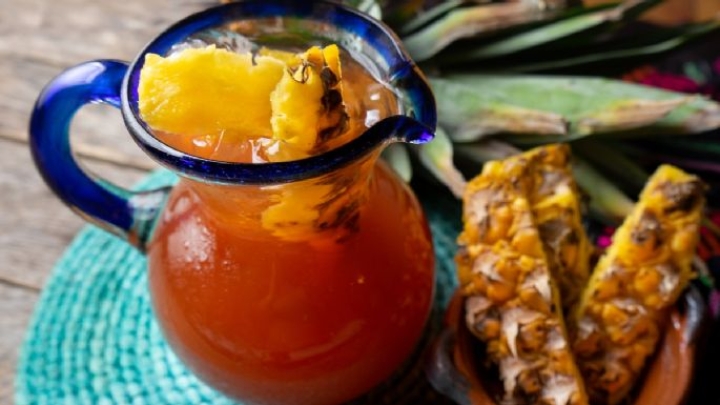 Convierte las cáscaras de piña en un rico tepache casero, sigue esta receta