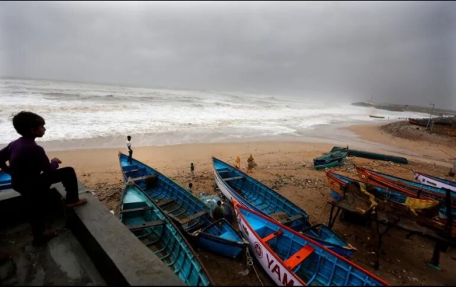 China: Buscan a 39 pescadores desaparecidos en naufragio