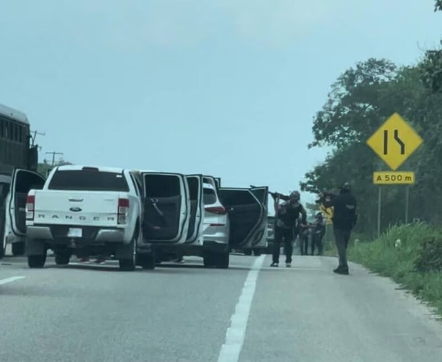 Grupo armado se lleva a 14 trabajadores de la Secretaría de Seguridad de Chiapas