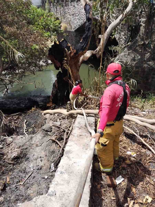 Autoridades han detectado una zona donde provocan incendios, a orillas del río Apatlaco.