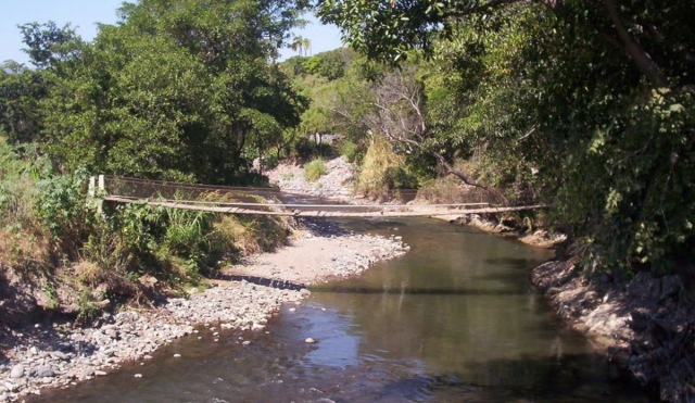 Solicitan rehabilitación de puente colgante del río Chalma en Tetecala