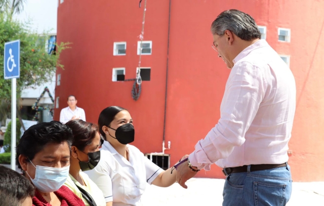 Entrega alcalde Rafael Reyes 100 lentes y aparatos funcionales a población vulnerable