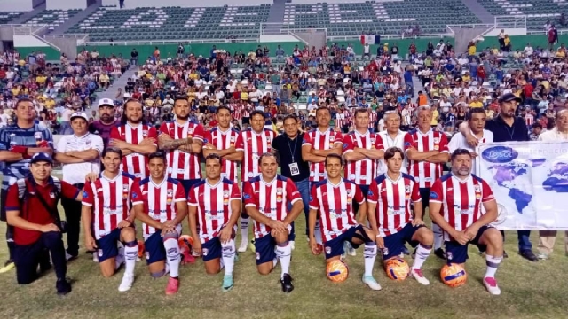  Las Chivas no pudieron con su odiado rival deportivo.