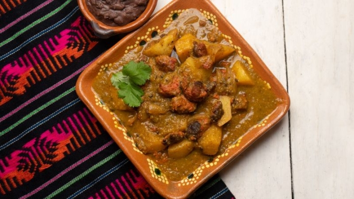 Comida mexicana: así puedes preparar una tradicional longaniza en salsa verde