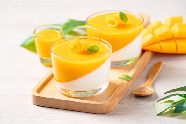 Delicioso y refrescante: Gelatina cremosa de mango con piña