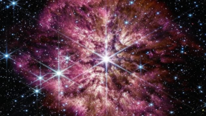 Supernova revela orígenes del polvo cósmico en galaxias elípticas