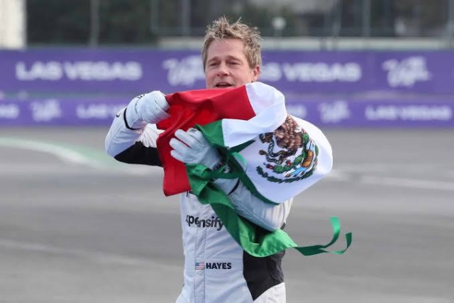 Brad Pitt acapara miradas en el Gran Premio de México; fanática le roba un beso