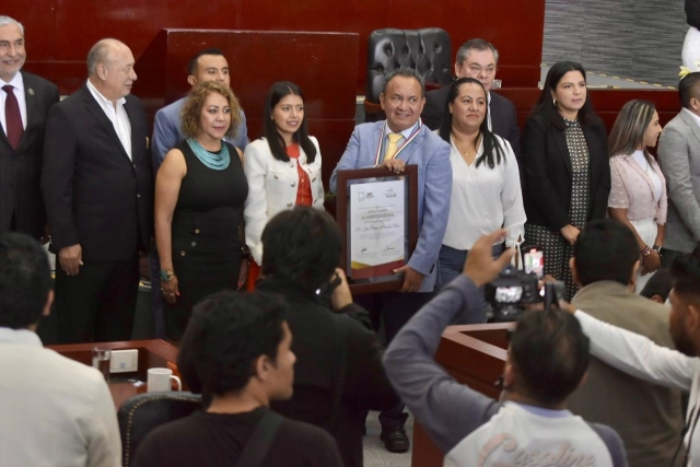 Entrega Congreso al doctor José Arturo Miranda Nava el reconocimiento al Mérito Médico 2024