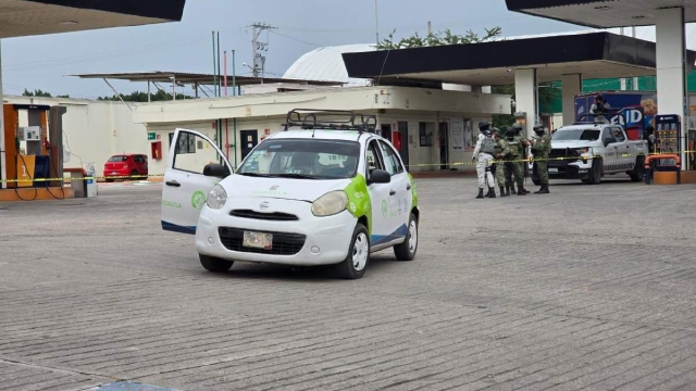 El hombre estaba en una gasolinera cuando fue atacado.