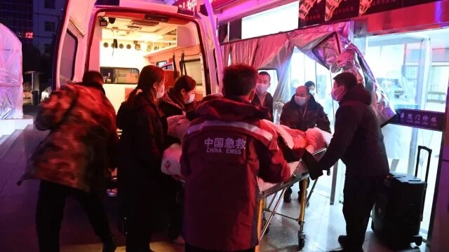 Terremoto en China deja al menos 118 muertos y 200 heridos