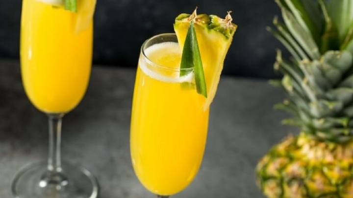 Mimosa de piña, el coctel perfecto para los días calurosos del fin de semana