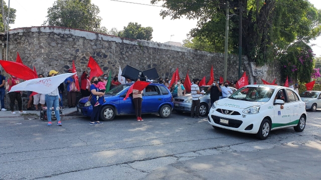 Se manifiestan antorchistas ante el Congreso local