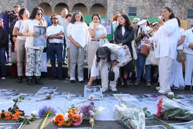 Integrantes de organizaciones se concentraron en la explanada del Palacio de Cortés y reclamaron acciones efectivas para esclarecer el asesinato de la activista. 