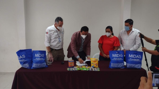 El alcalde de Jojutla, Juan Ángel Flores, firmó el convenio con la Fundación MIDAS para echar a andar el programa.
