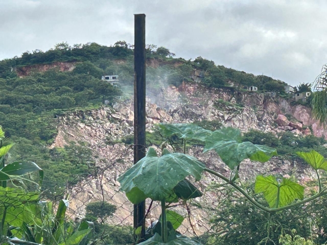 Reportan derrumbe de otra parte del talud del cerro de colonia Vista Hermosa en Jiutepec