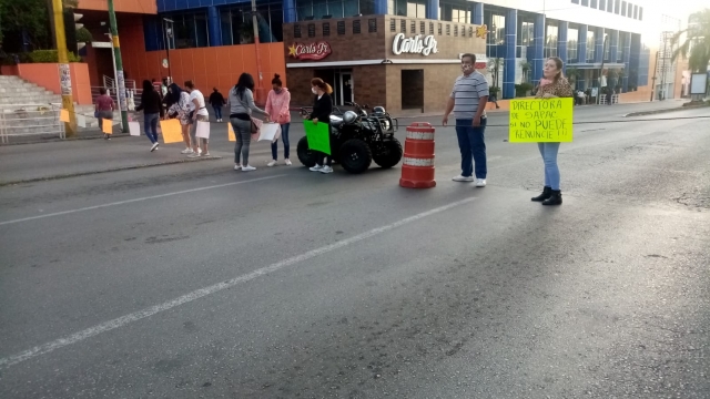 Reanudan bloqueo en avenida Plan de Ayala ante carencia de agua potable