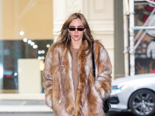 Recrea el estilo indie de los 2000s con el look de Suki Waterhouse