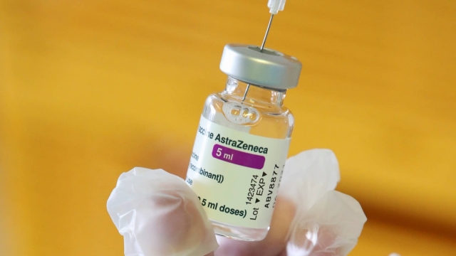 Cofepris libera primer lote de vacuna AstraZeneca.