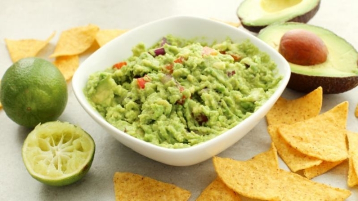 Prepara un rico guacamole en licuadora para el 15 de septiembre