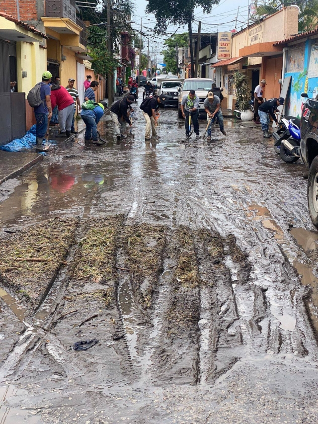 Quedan familias atrapadas por inundaciones en Yautepec
