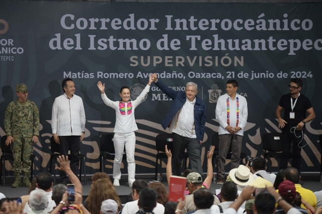 AMLO y Sheinbaum supervisan obras de rehabilitación de la Refinería Lázaro Cárdenas