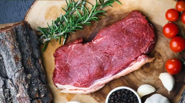 Qué hierbas de olor usar con cada carne, según un chef profesional