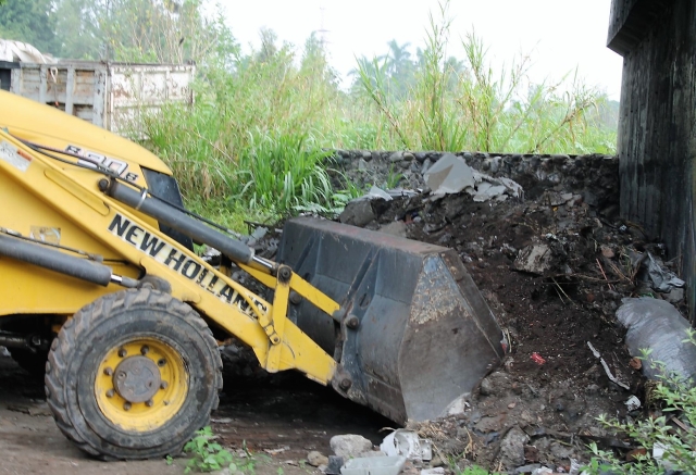 Retiran escombros y basura de la ribera del río Cuautla 