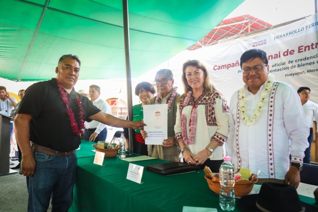 Participa Margarita González en entrega nacional de documentos agrarios a comuneros de Hueyapan