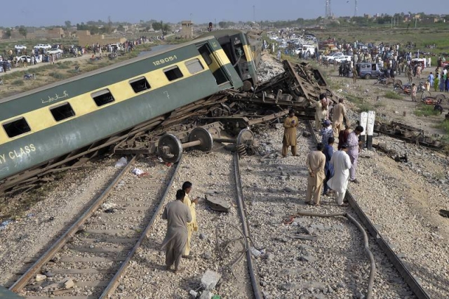 Descarrilamiento en Pakistán deja 30 muertos y 90 heridos