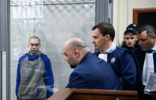 Soldado ruso se declara culpable de matar a civil durante juicio por crímenes de guerra en Ucrania