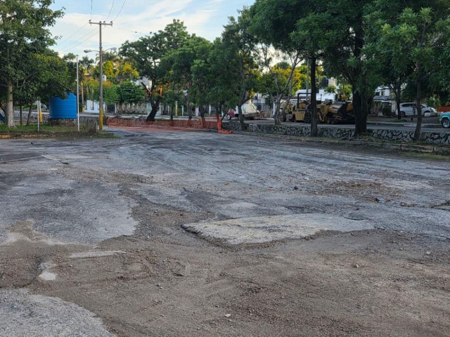 Actualmente la avenida principal de la Unidad Morelos se está rehabilitando. Se esperaba que estuviera lista para la fiesta.