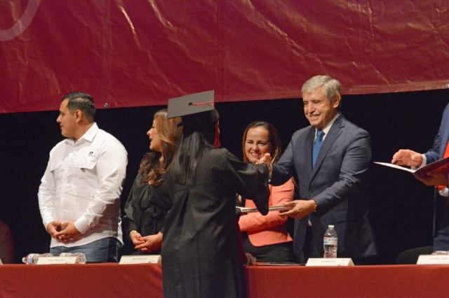 Reconoce José Luis Urióstegui esfuerzo de estudiantes graduados del CETIS 44 de Alta Vista