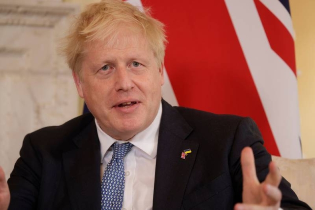 Boris Johnson gana votación para continuar como primer ministro de Reino Unido