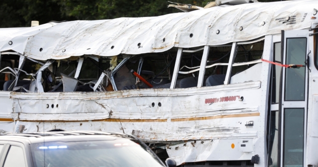 Detienen a conductor por accidente en Florida que dejó ocho muertos