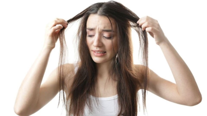 ¿Se te cae el pelo? Caída de cabello estacional existe, así puedes combatirla