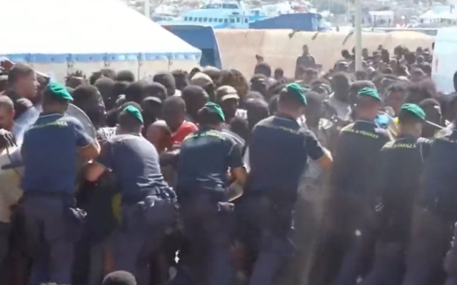 Llegada de 6 mil migrantes a Lampedusa provoca caos en la Isla