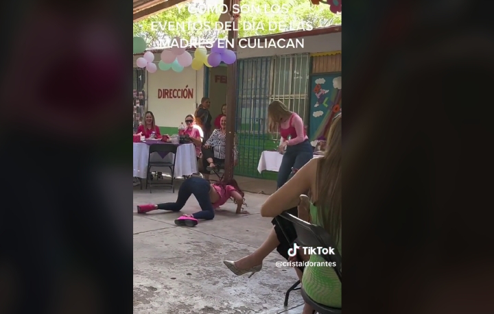Mamás y maestras bailan perreo en festival de primaria del 10 de mayo