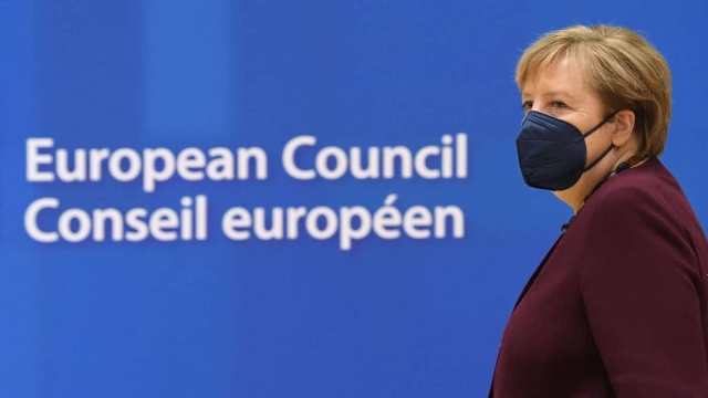 Angela Merkel ovacionada por líderes europeos.