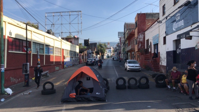 Protestan vecinos de la Carolina en avenida Álvaro Obregón, por falta de agua potable