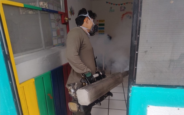 Preparan Escuelas de Temixco para el Regreso a Clases con Intensiva Fumigación Contra Enfermedades Vectoriales